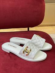 Chanel White Shiny Leather Metal Logo - 5