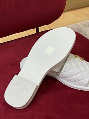 Chanel White Shiny Leather Metal Logo - 2