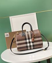 Burberry Checked Zipped Boston Bag 30x15x21cm - 1