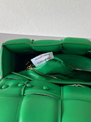 Bottega Veneta The Chain Cassette Green Gold 26x18x8cm - 4