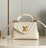 Louis Vuitton LV Hold Me White 23x15x10cm - 1