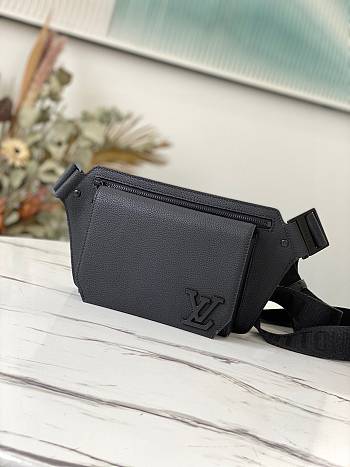 Louis Vuitton LV Takeoff Crossbody Bag Black 30 x 16 x 3 cm