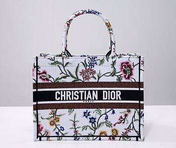 Dior Medium Book Tote White Multicolor Petites Fleurs 36 x 27.5 x 16.5 cm