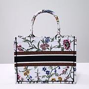 Dior Medium Book Tote White Multicolor Petites Fleurs 36 x 27.5 x 16.5 cm - 2