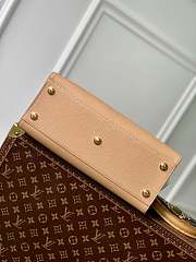 Louis Vuitton LV On My Side MM Bag Arizona 30.5 x 24.5 x 14 cm - 3