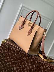 Louis Vuitton LV On My Side MM Bag Arizona 30.5 x 24.5 x 14 cm - 4