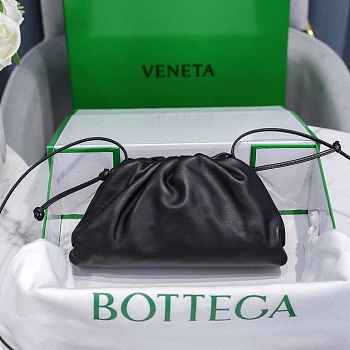 Bottega Veneta Mini Pouch Black 22x13x5cm