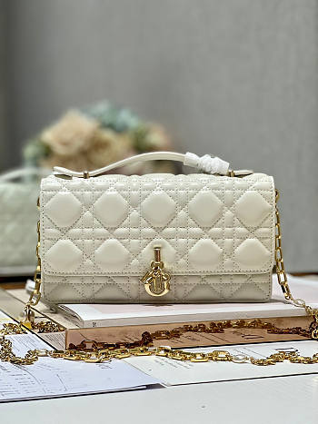 Dior Mini Miss Bag Cannage Lambskin White 21 x 11.5 x 4.5 cm