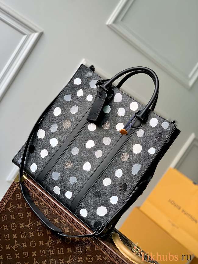 Louis Vuitton Sac Plat LV x YK Black and Silver 36.5 x 38 x 9 cm  - 1