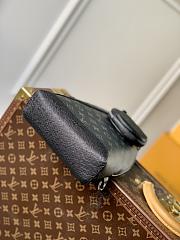 Louis Vuitton LV Duo Sling Bag Taigarama 20 x 42 x 6 cm - 4