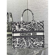 Dior Book Tote Large Plan de Paris Embroidery White and Black 42 x 35 x 18.5 cm - 1