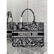 Dior Book Tote Medium Plan de Paris Embroidery Black 36 x 27.5 x 16.5 cm - 1