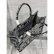 Dior Book Tote Medium Plan de Paris Embroidery Black 36 x 27.5 x 16.5 cm - 6