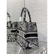 Dior Book Tote Medium Plan de Paris Embroidery Black 36 x 27.5 x 16.5 cm - 5