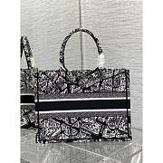 Dior Book Tote Medium Plan de Paris Embroidery Black 36 x 27.5 x 16.5 cm - 3