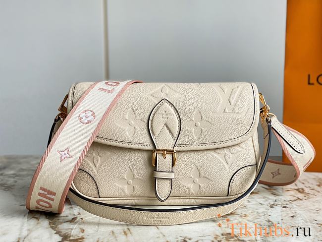 Louis Vuitton LV Diane Monogram Cream 23 x 16 x 8.5 cm - 1