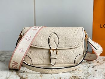 Louis Vuitton LV Diane Monogram Cream 23 x 16 x 8.5 cm