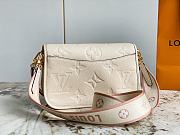 Louis Vuitton LV Diane Monogram Cream 23 x 16 x 8.5 cm - 4