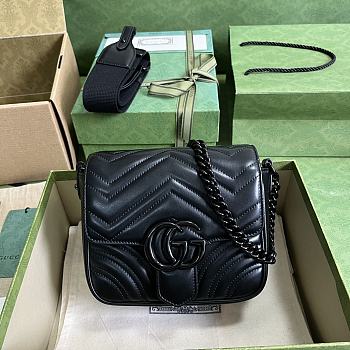 Gucci GG Marmont Matelassé Mini Shoulder Bag Black 18x15x8cm