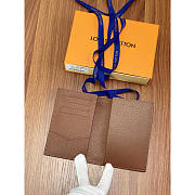 Louis Vuitton LV Passport Cover 10 x 14 x 2.5 cm - 2