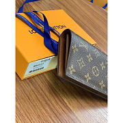 Louis Vuitton LV Passport Cover 10 x 14 x 2.5 cm - 5