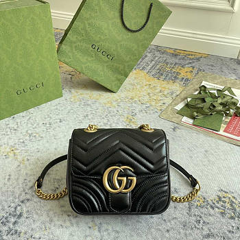 Gucci Marmont Mini Shoulder Bag Matelasse Chevron Black 18x15x8cm