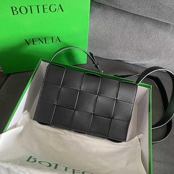 Bottega Veneta Cassette Black Shoulder Bag 23x15x5.5cm