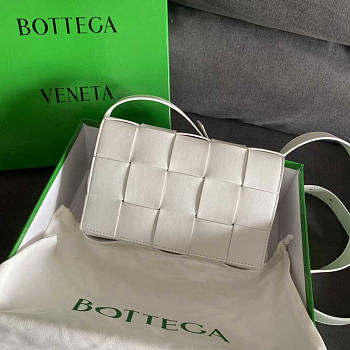 Bottega Veneta Cassette White Shoulder Bag 23x15x5.5cm