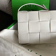 Bottega Veneta Cassette White Shoulder Bag 23x15x5.5cm - 4