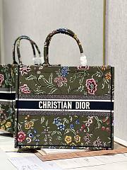 Dior Large Book Tote Green Multicolor Petites Fleurs 42 x 35 x 18.5 cm - 1