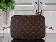 Louis Vuitton Neonoe MM LV x YK Monogram 26 x 26 x 17.5 cm - 4