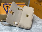 Louis Vuitton LV LockMe Chain Bag East West Gray 23.5 x 14 x 6 cm - 2