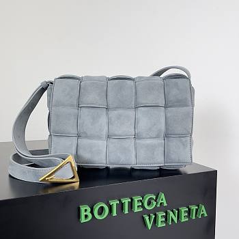 Bottega Veneta Cassette Padded Pillowy Woven Gray 26x18x8cm