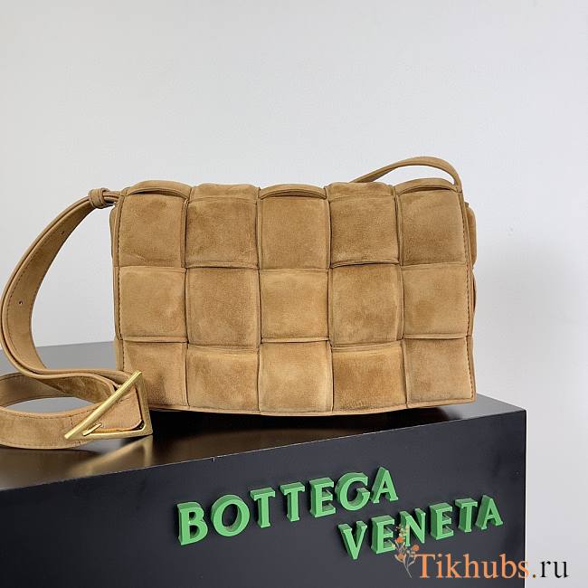 Bottega Veneta Cassette Padded Pillowy Woven Brown 26x18x8cm - 1