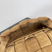 Bottega Veneta Cassette Padded Pillowy Woven Brown 26x18x8cm - 4