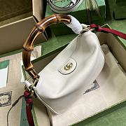 Gucci Diana Small Shoulder Bag White 24x15x5cm - 2
