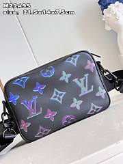 Louis Vuitton LV Comet Messenger PM 21.5 x 14 x 7.5 cm - 2