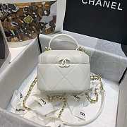 Chanel Small Vanity Case Lambskin Gold White 13.5 × 16.5 × 10.5 cm - 1