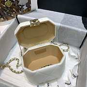 Chanel Small Vanity Case Lambskin Gold White 13.5 × 16.5 × 10.5 cm - 2