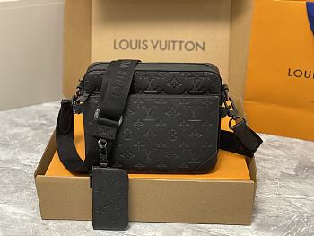 Louis Vuitton LV Trio Messenger G65 Black 25 x 18.5 x 7 cm