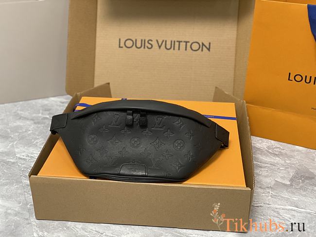Louis Vuitton LV Bumbag Discovery PM Black 44 x 15 x 9 cm - 1