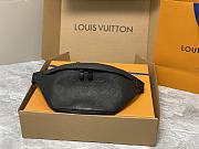 Louis Vuitton LV Bumbag Discovery PM Black 44 x 15 x 9 cm - 1