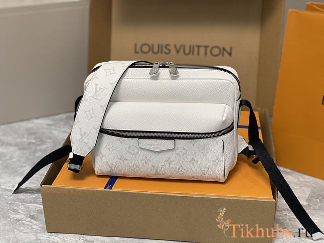 Louis Vuitton LV Outdoor Messenger Taigarama White 26 x 20 x 10.5 cm - 1