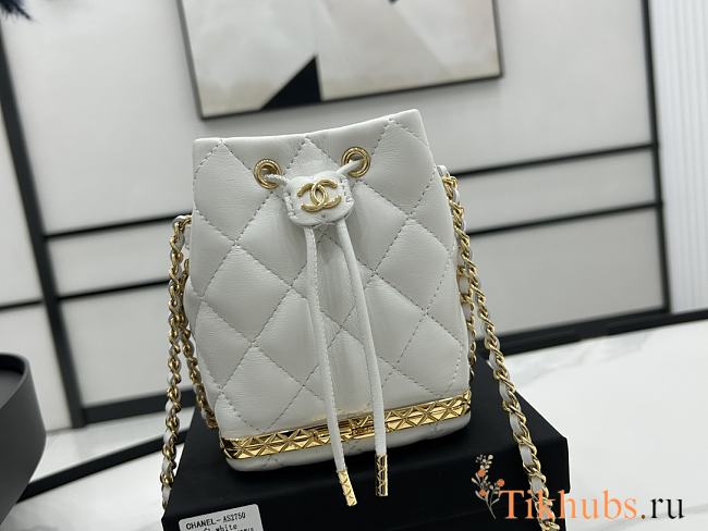 Chanel Mini Bucket Bag White 15x19x11cm - 1