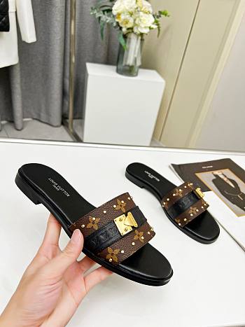 Louis Vuitton LV Lock It Flat Mule Black