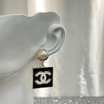 Chanel 22A CC Logo Earrings Black and White
