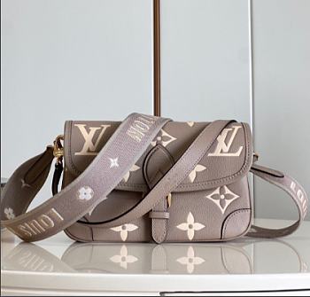 Louis Vuitton LV Diane Monogram Tourterelle Beige 23x16x8.5cm