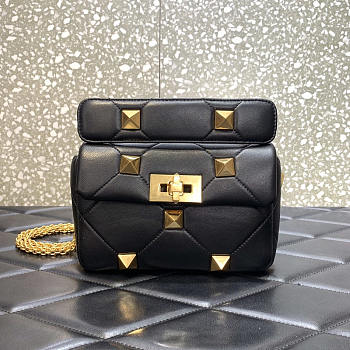 Valentino Garavani Roman Stud Bag Black 19x13x6cm