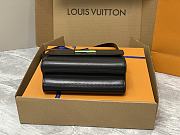 Louis Vuitton LV Twist MM Epi Black 23 x 17 x 9.5 cm - 2