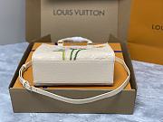 Louis Vuitton LV x YK OnTheGo PM White 25 x 19 x 11.5 cm - 6